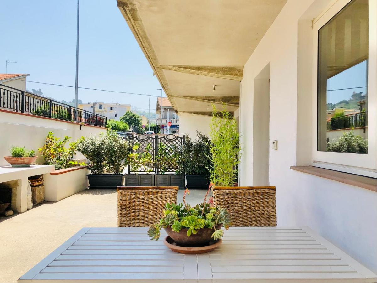 Blue Apricot Apartment Con Jacuzzi Montesilvano Bagian luar foto
